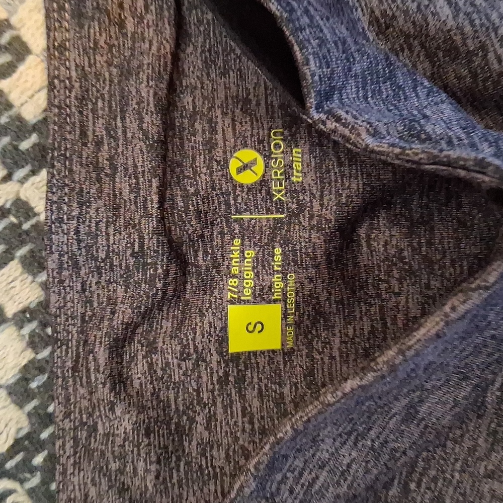 Xersion Charcoal and Black Leggings with Pink Highlights - Picture 2 of 3